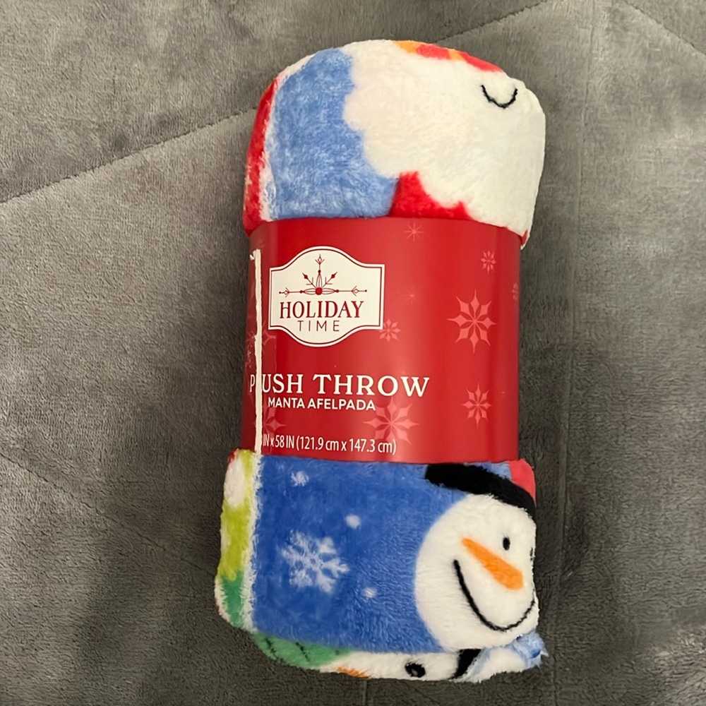 Plush throw blanket